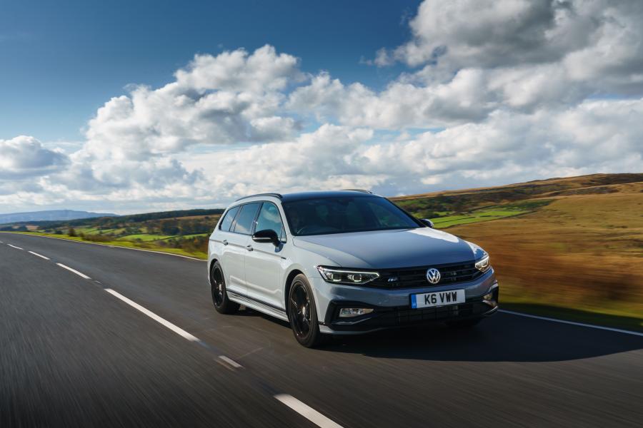  Volkswagen Passat Estate R-Line Edition (B8) 2019 года  (UK) (фото 2 из 31)